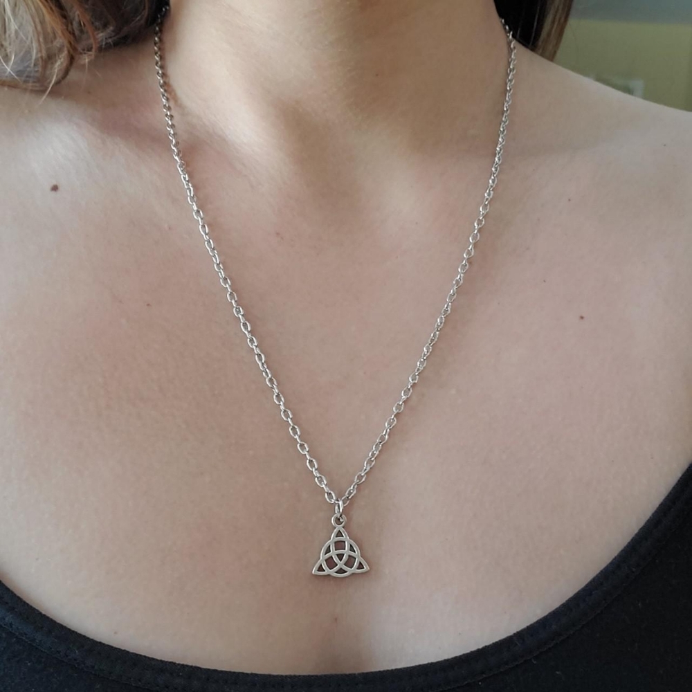 NWOT Dainty Silver Celtic Triquetra Necklace - Picture 3 of 6